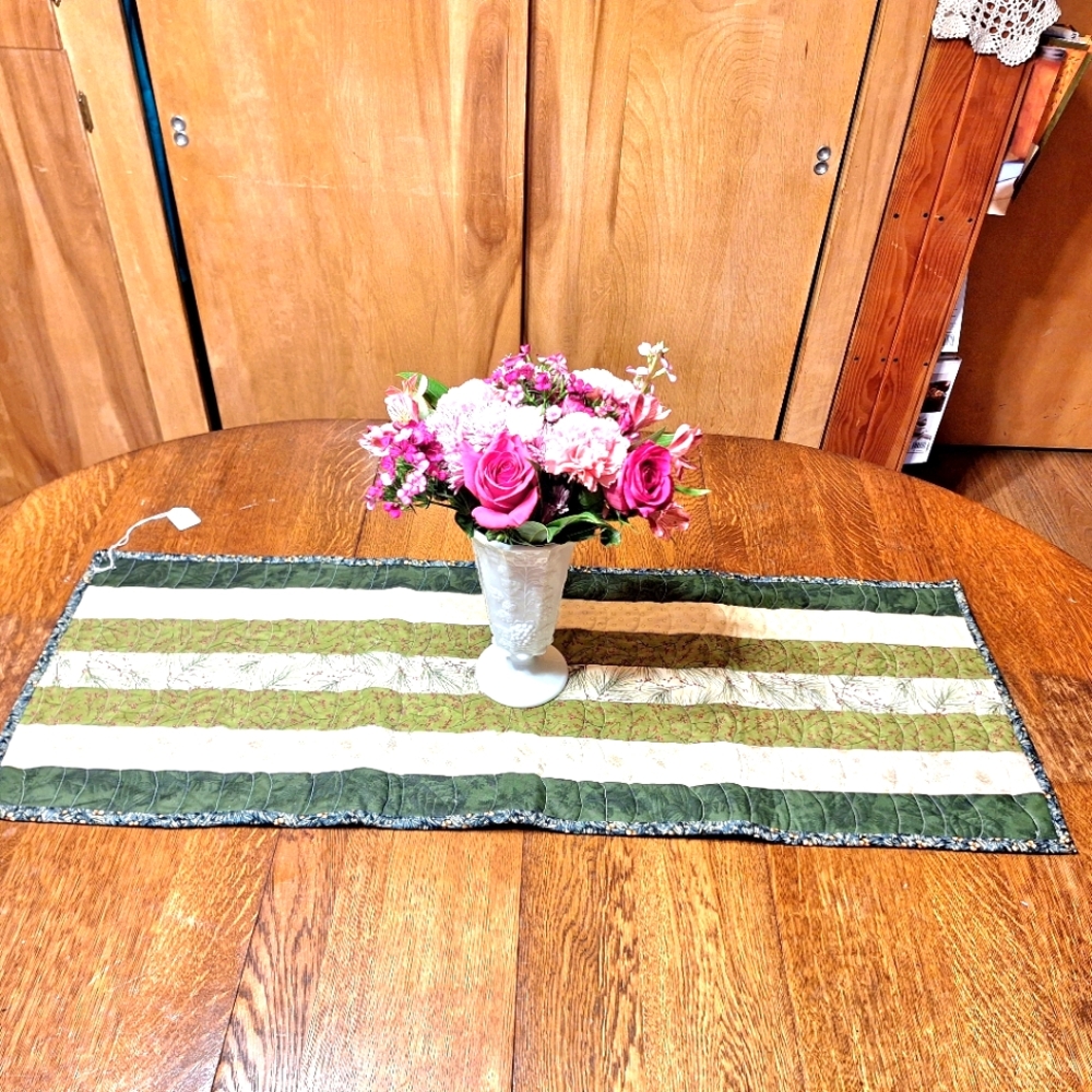Christmas/Winter " Stripes Green" Table Runner ,NWT